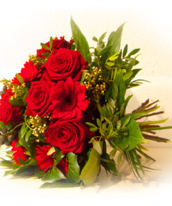 rote Blumen im Strauß