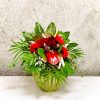 Tropischer Blumenstrauß mit rote Anthurien