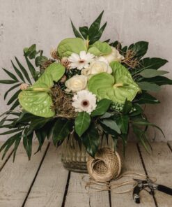Grüne Blumen Anthurien und weiße Rosen