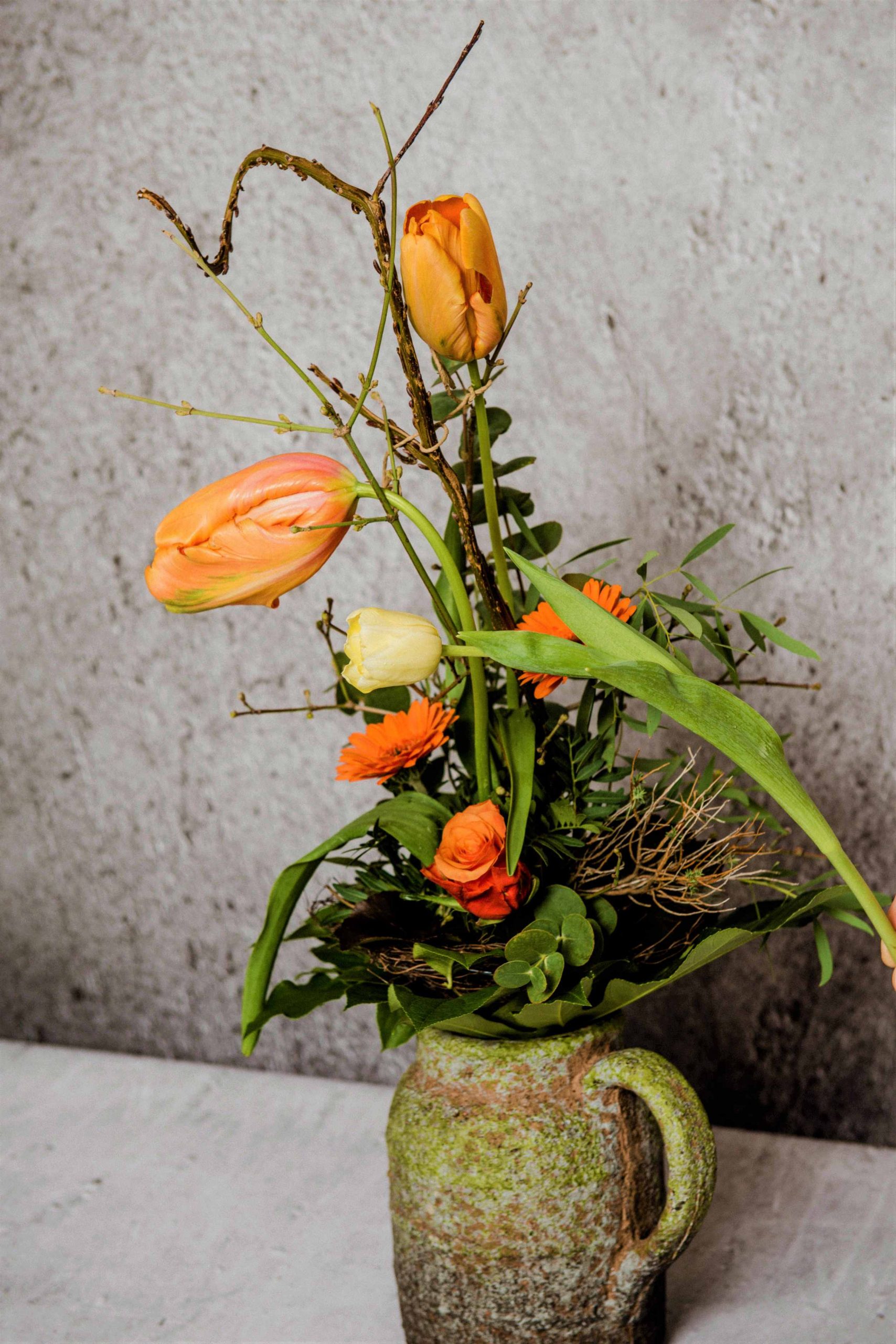 Strauß mit französischen Tulpen in einem Krug