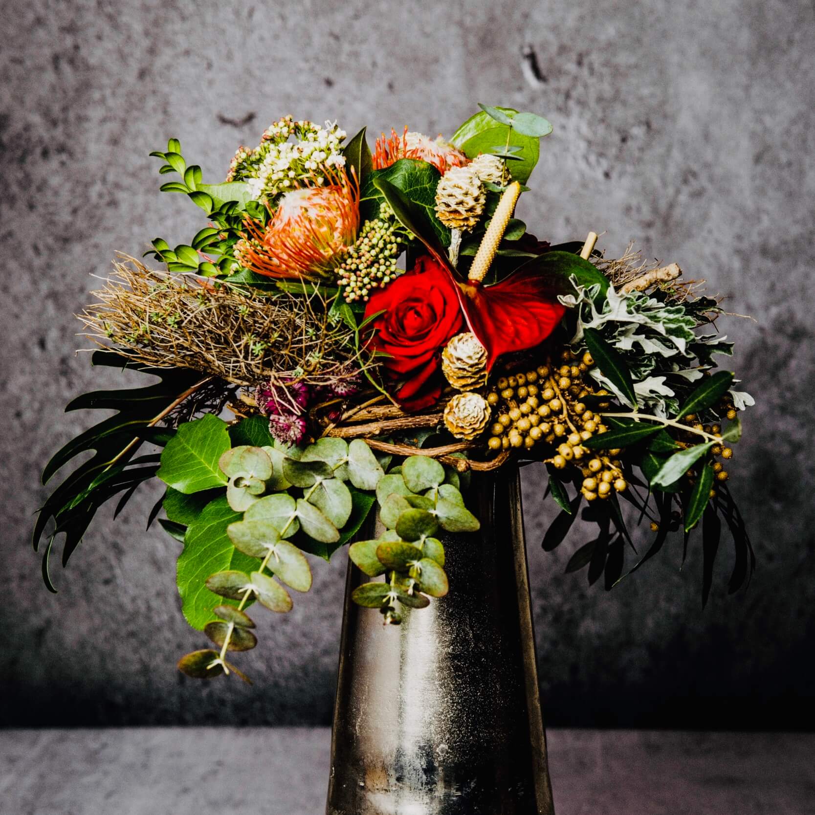 Blumenstrauß mit exotische rote Blumen