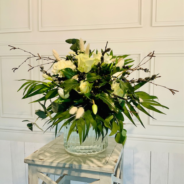 gebundener Blumenstrauß in weiß