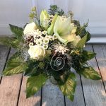 Weißer Strauß mit Amaryllis