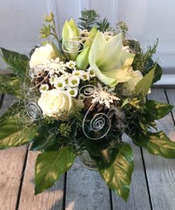 Weißer Strauß mit Amaryllis