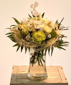 Blumenstrauß mit Elfe