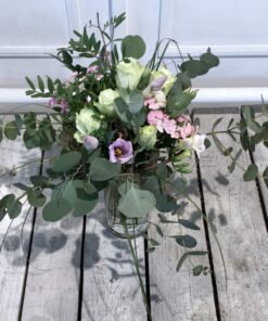 Rosen weiß mit Eucaliptus
