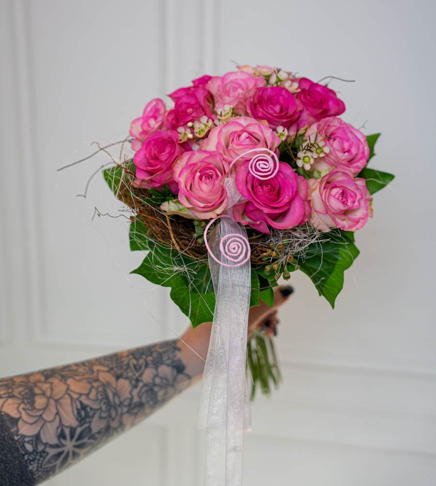 moderner Zepter Strauß Blumen in rosa