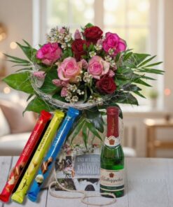 Rosenstrauß kleiner Charmeure Blumenstrauß in Ambiente und Kerze