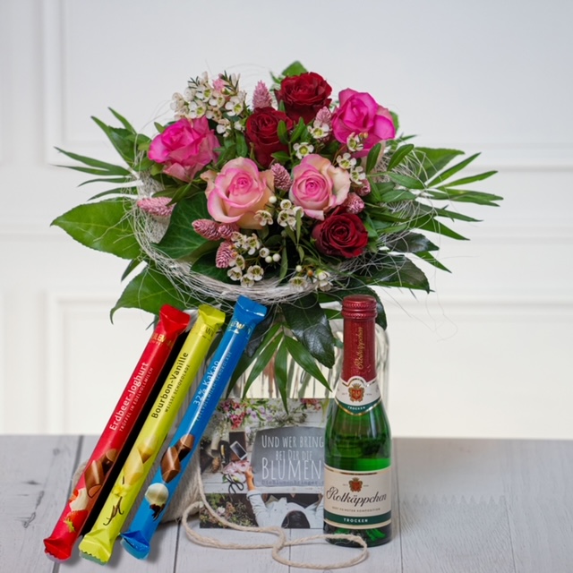 Blumenstrauß Rosen mit Sekt und Schokolade