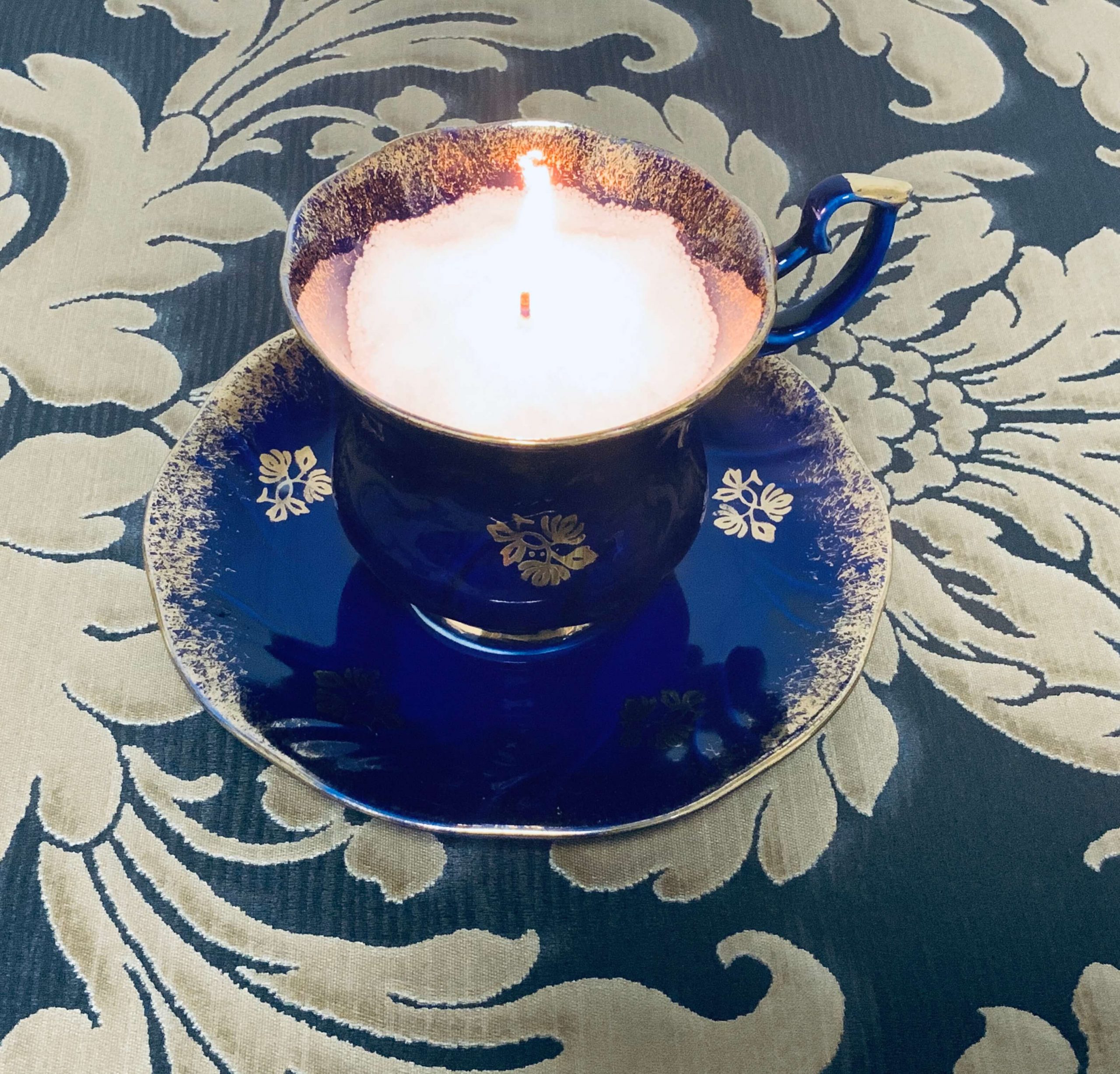 Kerzensand Wachsgranulat in Tasse