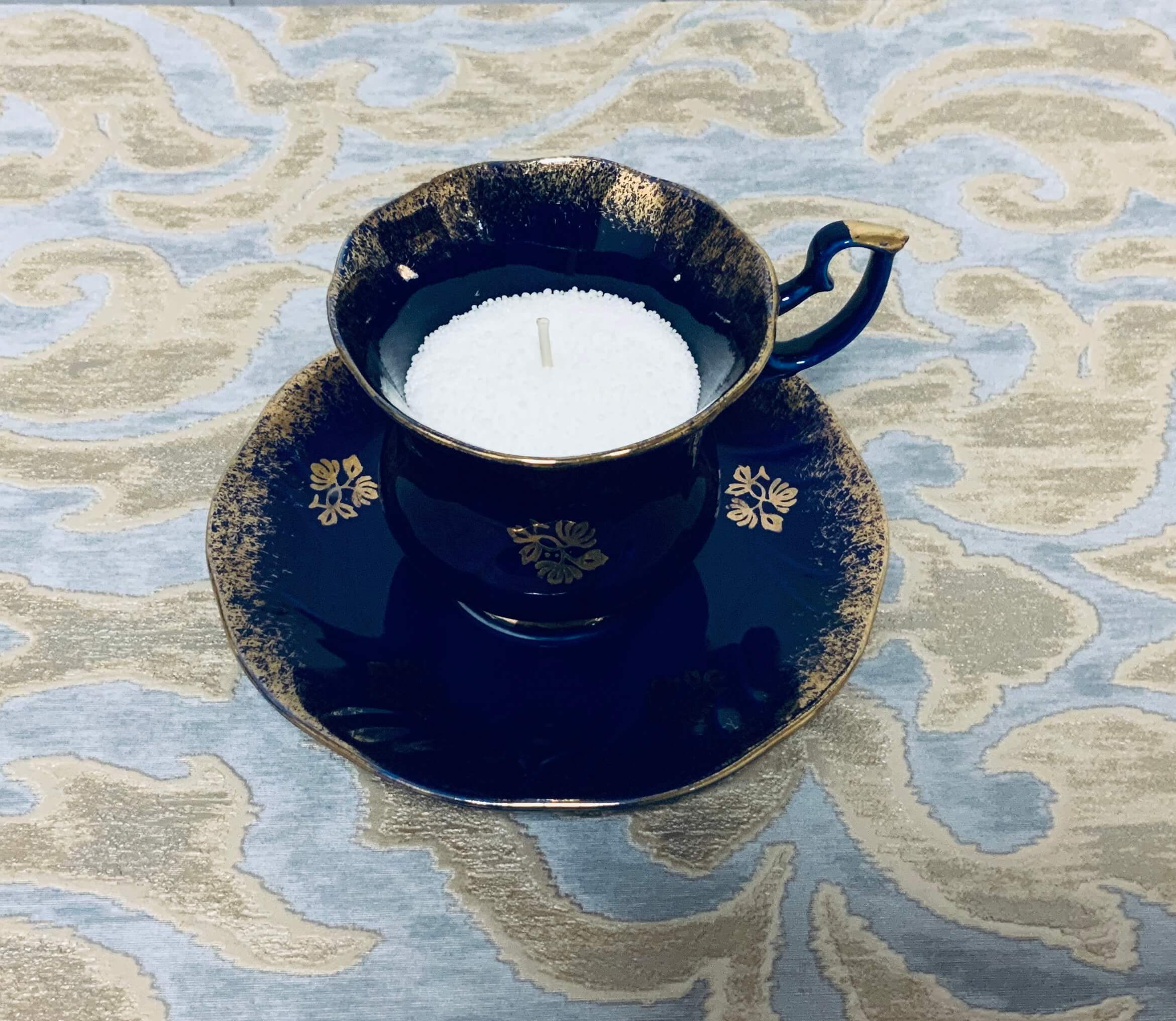Tasse mit Kerzensand Wachsgranulat