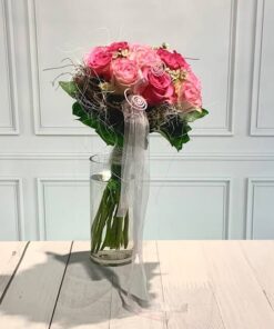 rosa Blumen als Zepter im Strauß