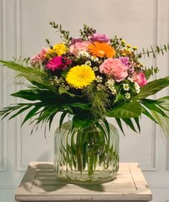 bunter üppiger Blumenstrauß
