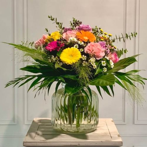 bunter üppiger Blumenstrauß