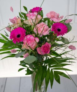 lang gebundener Strauß in rosa