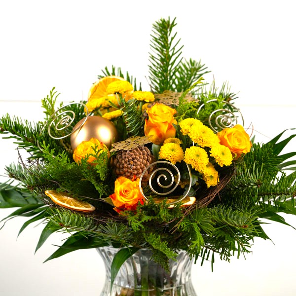 goldgelber Adventstrauß zum Weihnachtsfest