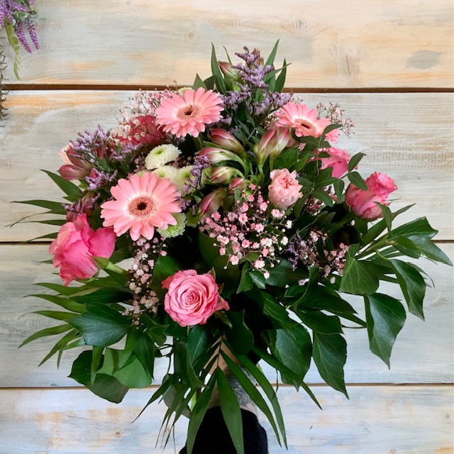 gemischter gebundener Strauß Blumen in rosa - Blumenversand