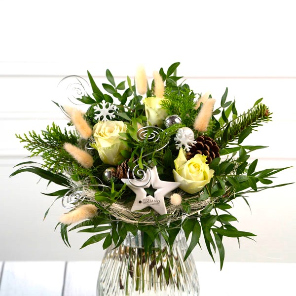 weißer Adventsstrauß mit Tiziano Christbaum Anhänger Stern