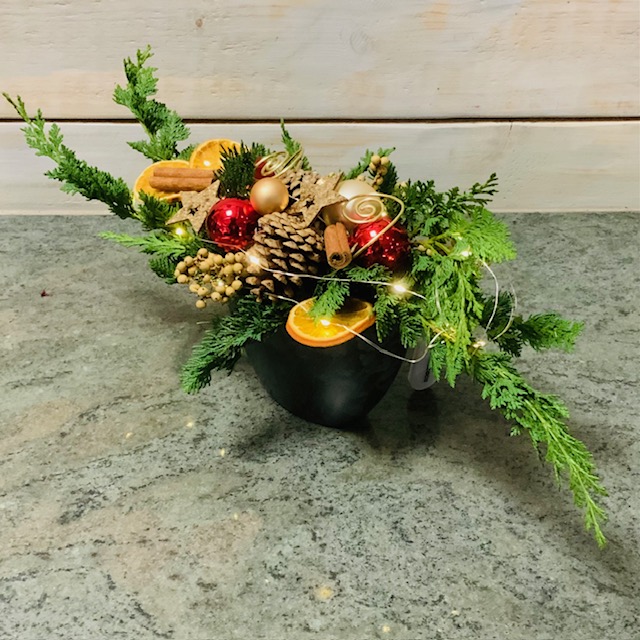 Adventsgesteck flach und breit mit LED Licht