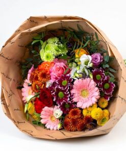 Blüten in der Tüte Bunter großer Strauß