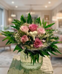 Strauß mit Sisalherz und Rosen in rosa